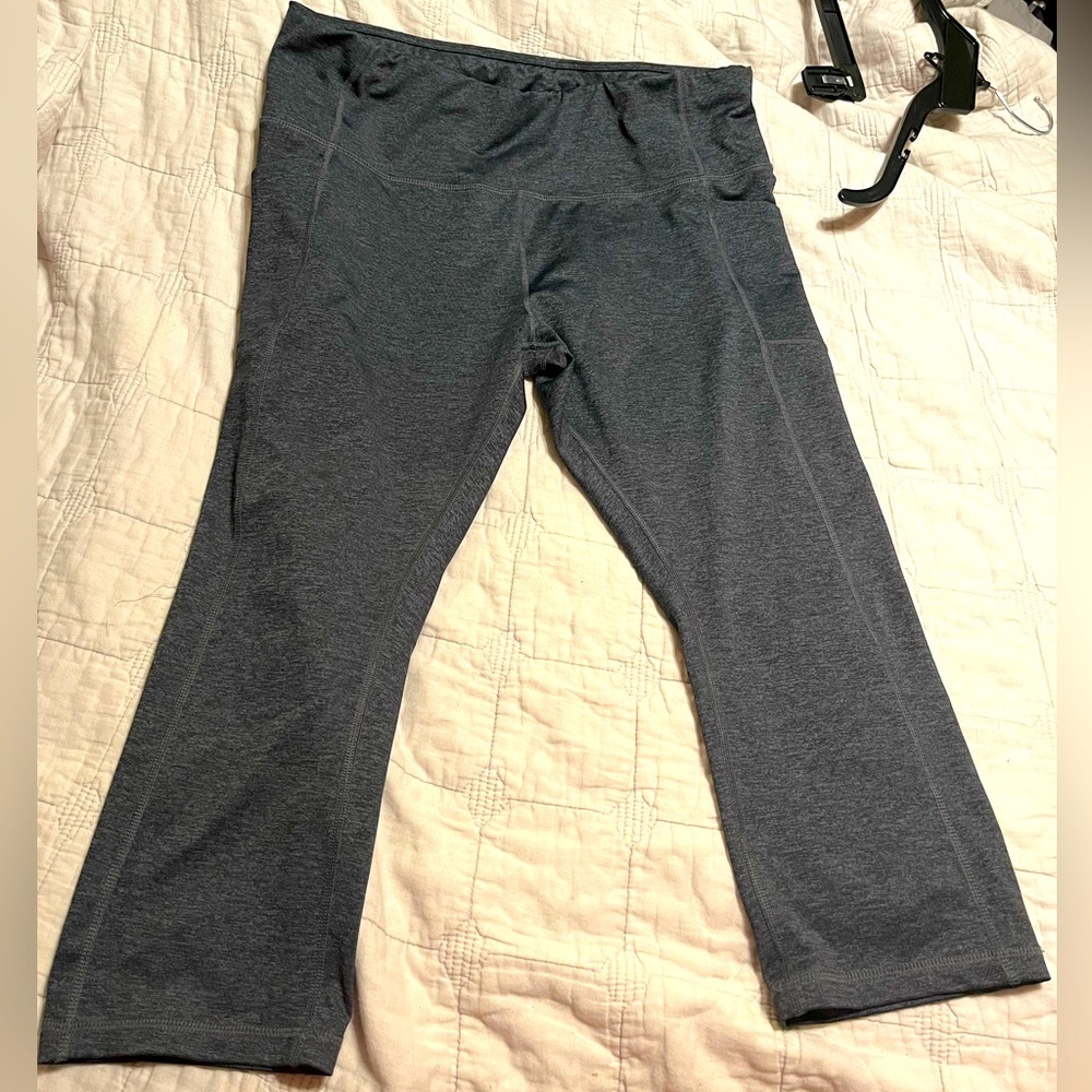 Avia Gray Women’s Capri Workout Pants - Size XXL (20)